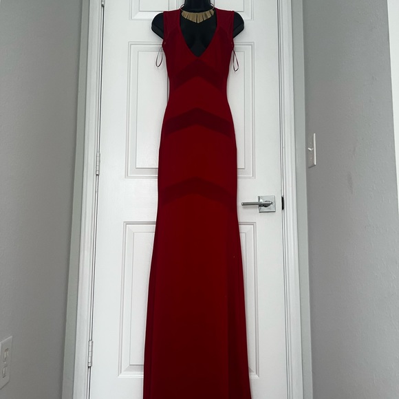 Red Evening Gown Size M - Picture 7 of 9
